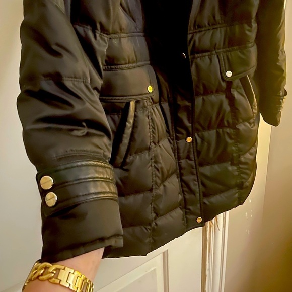 “Kenneth Cole “coat for women.Very good condition,like new.Size-XL,color black. - Picture 6 of 10